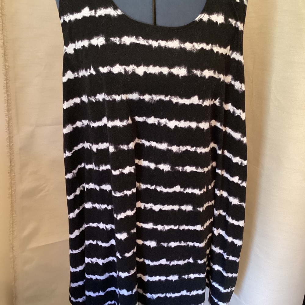 Swimsuit cover up - black and white - Picture 1 of 3